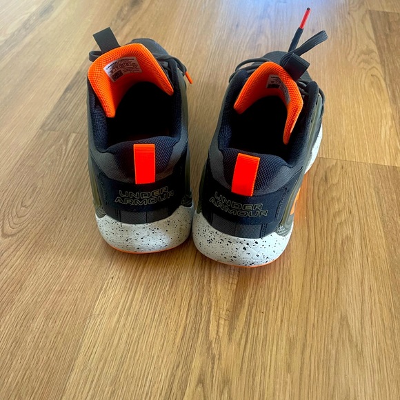 Under Armor training shoes - HOVR series - comfort foam sole. Black & orange! - Picture 3 of 5